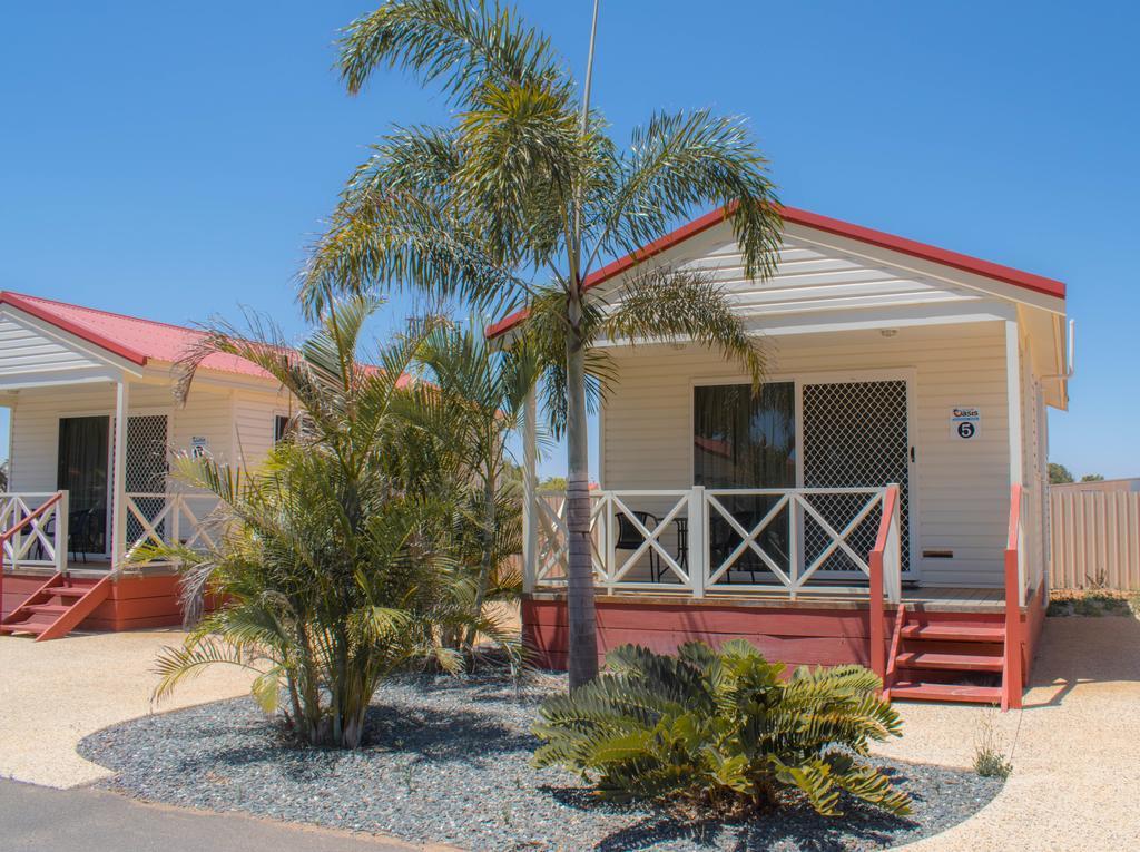 Outback Oasis Caravan Park Carnarvon Dış mekan fotoğraf